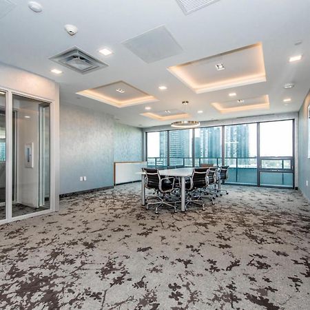 Condo In Parklawn & Lake Shore With Free Parking Close To Airport Toronto Bagian luar foto
