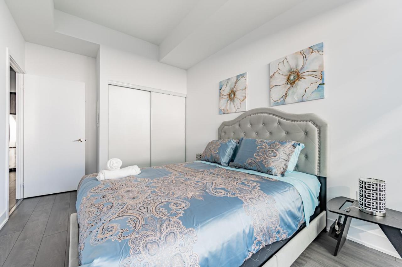 Condo In Parklawn & Lake Shore With Free Parking Close To Airport Toronto Bagian luar foto