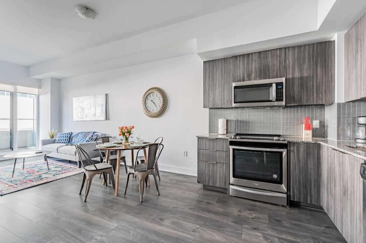 Condo In Parklawn & Lake Shore With Free Parking Close To Airport Toronto Bagian luar foto