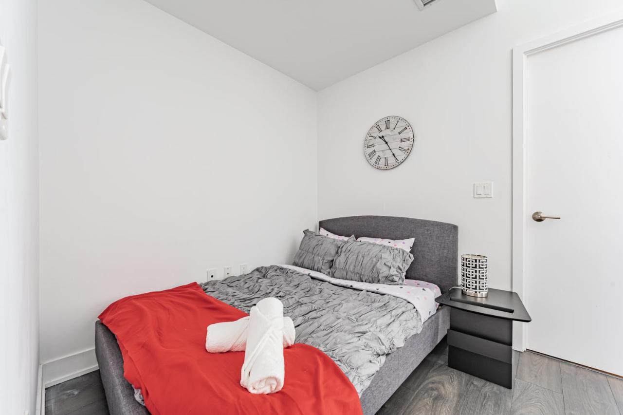 Condo In Parklawn & Lake Shore With Free Parking Close To Airport Toronto Bagian luar foto