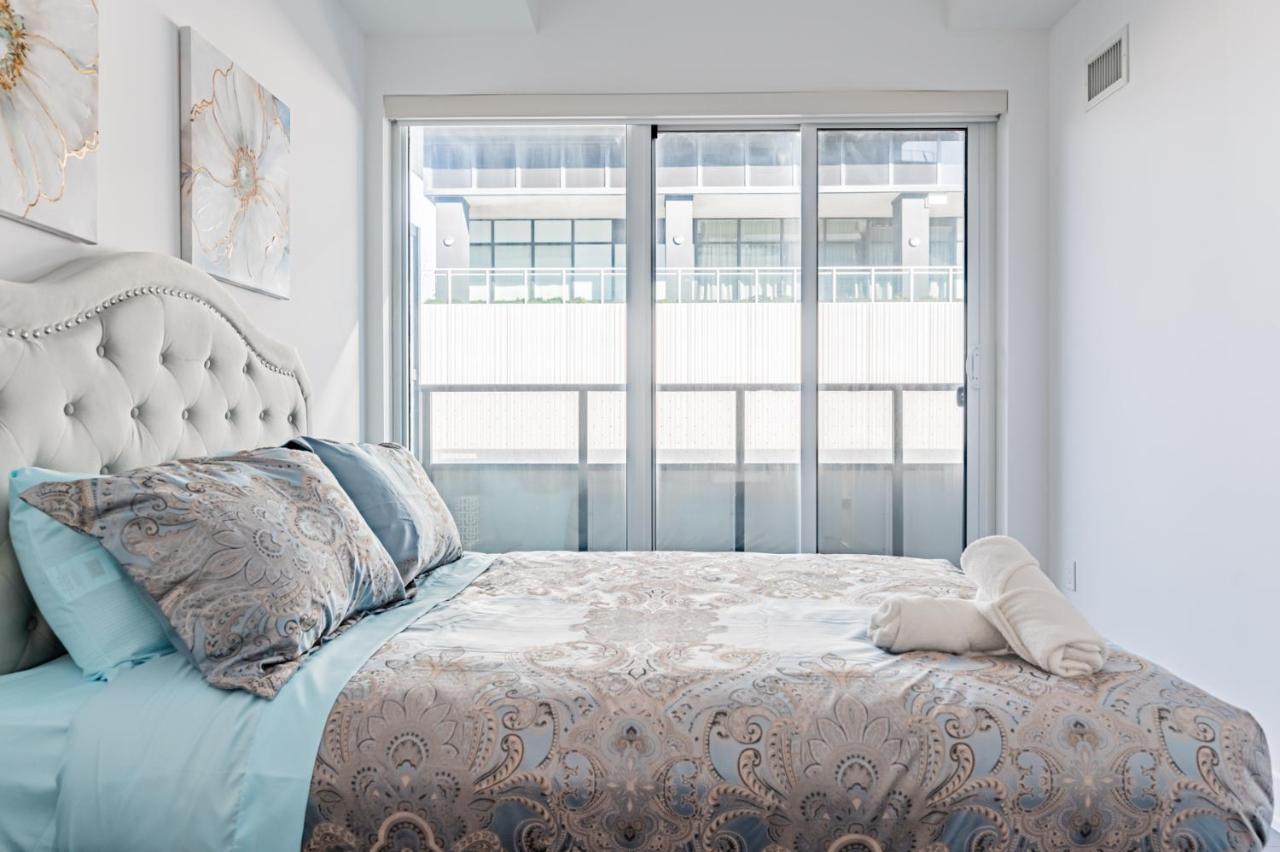 Condo In Parklawn & Lake Shore With Free Parking Close To Airport Toronto Bagian luar foto