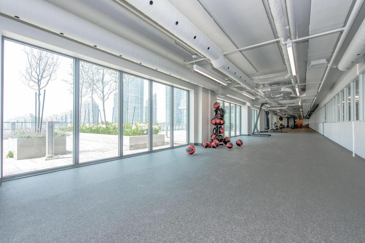 Condo In Parklawn & Lake Shore With Free Parking Close To Airport Toronto Bagian luar foto