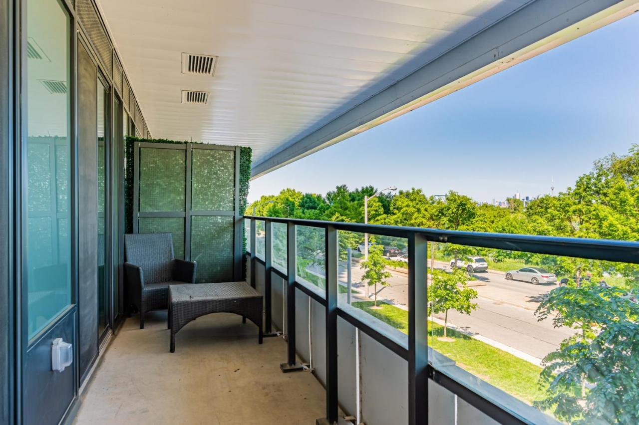 Condo In Parklawn & Lake Shore With Free Parking Close To Airport Toronto Bagian luar foto
