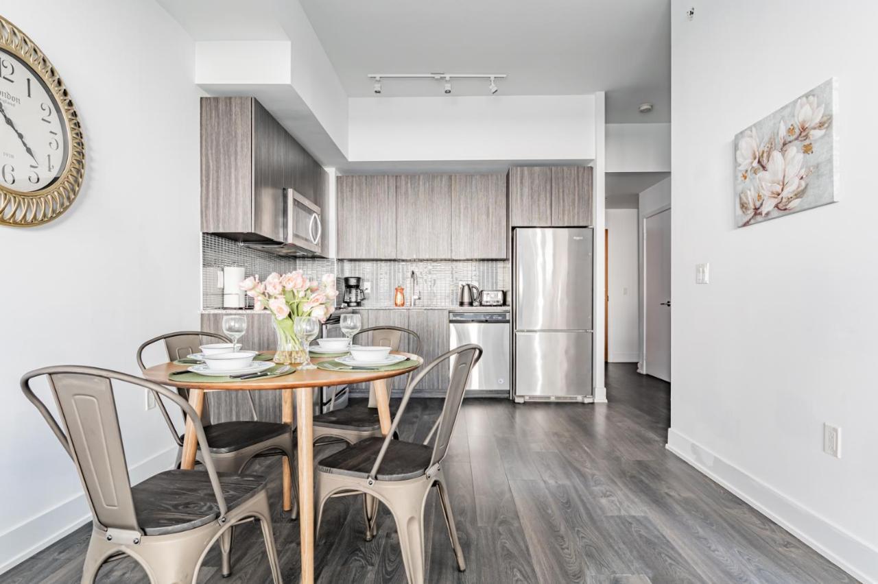 Condo In Parklawn & Lake Shore With Free Parking Close To Airport Toronto Bagian luar foto