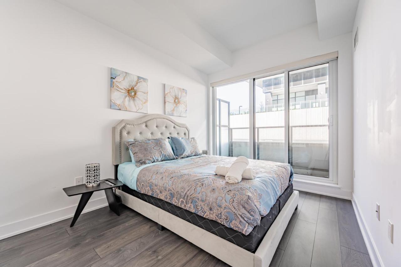 Condo In Parklawn & Lake Shore With Free Parking Close To Airport Toronto Bagian luar foto