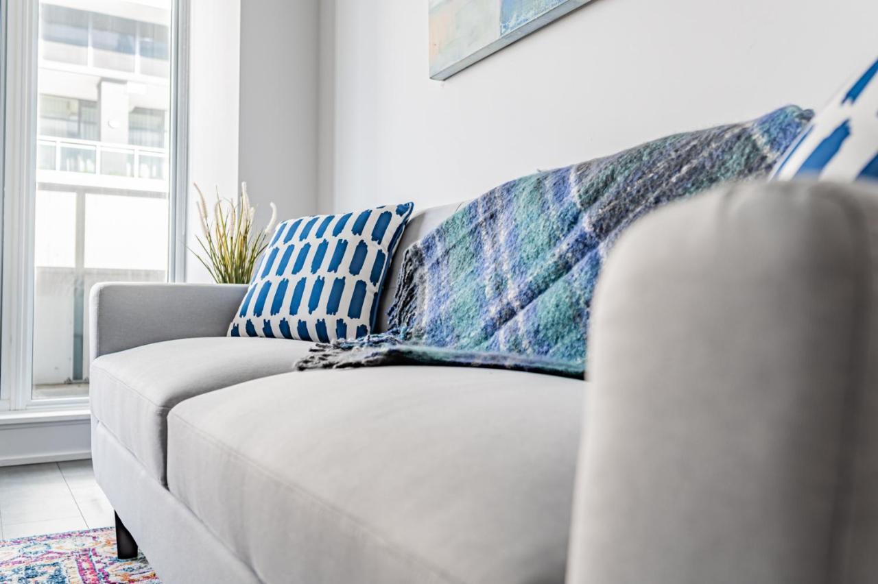 Condo In Parklawn & Lake Shore With Free Parking Close To Airport Toronto Bagian luar foto