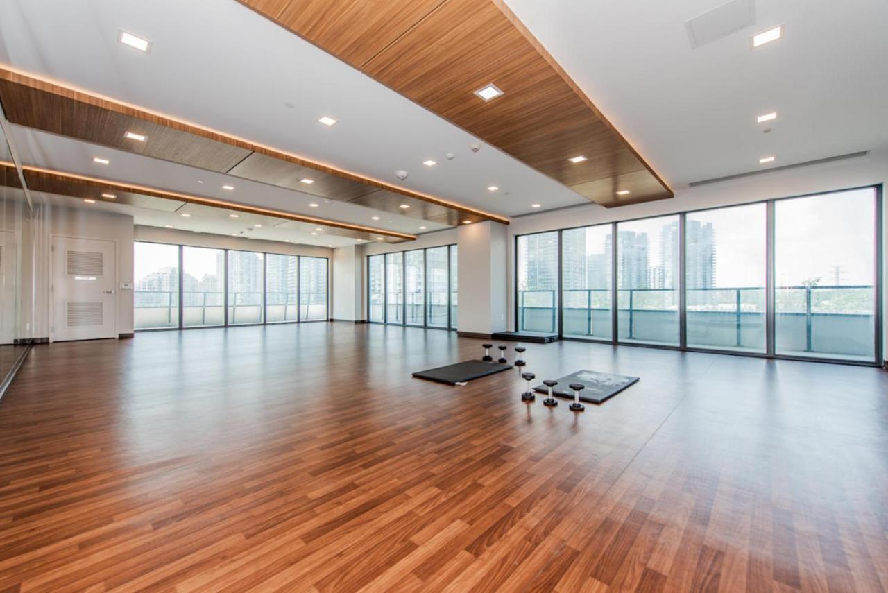Condo In Parklawn & Lake Shore With Free Parking Close To Airport Toronto Bagian luar foto