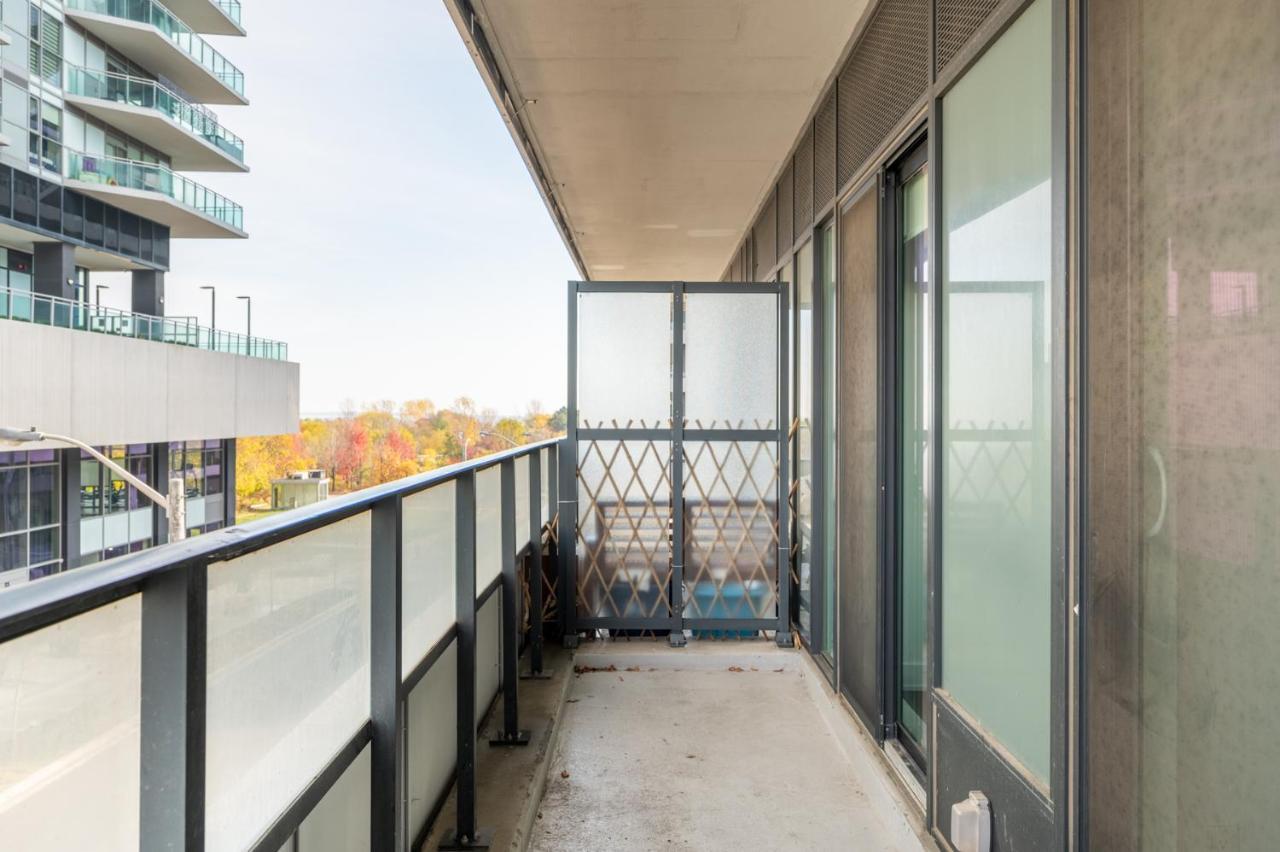 Condo In Parklawn & Lake Shore With Free Parking Close To Airport Toronto Bagian luar foto