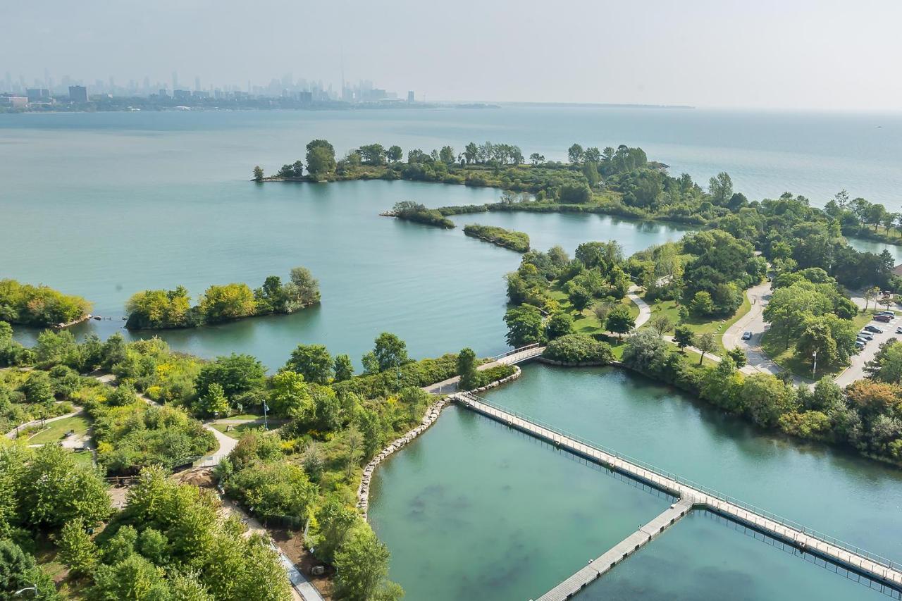 Condo In Parklawn & Lake Shore With Free Parking Close To Airport Toronto Bagian luar foto