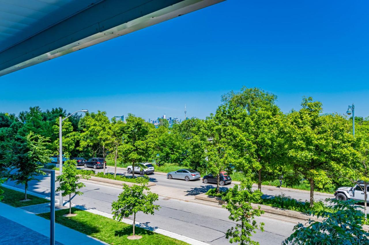 Condo In Parklawn & Lake Shore With Free Parking Close To Airport Toronto Bagian luar foto