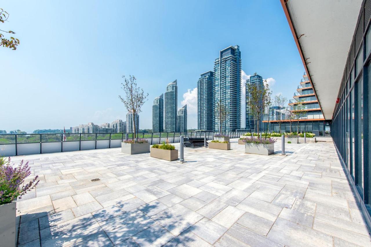 Condo In Parklawn & Lake Shore With Free Parking Close To Airport Toronto Bagian luar foto