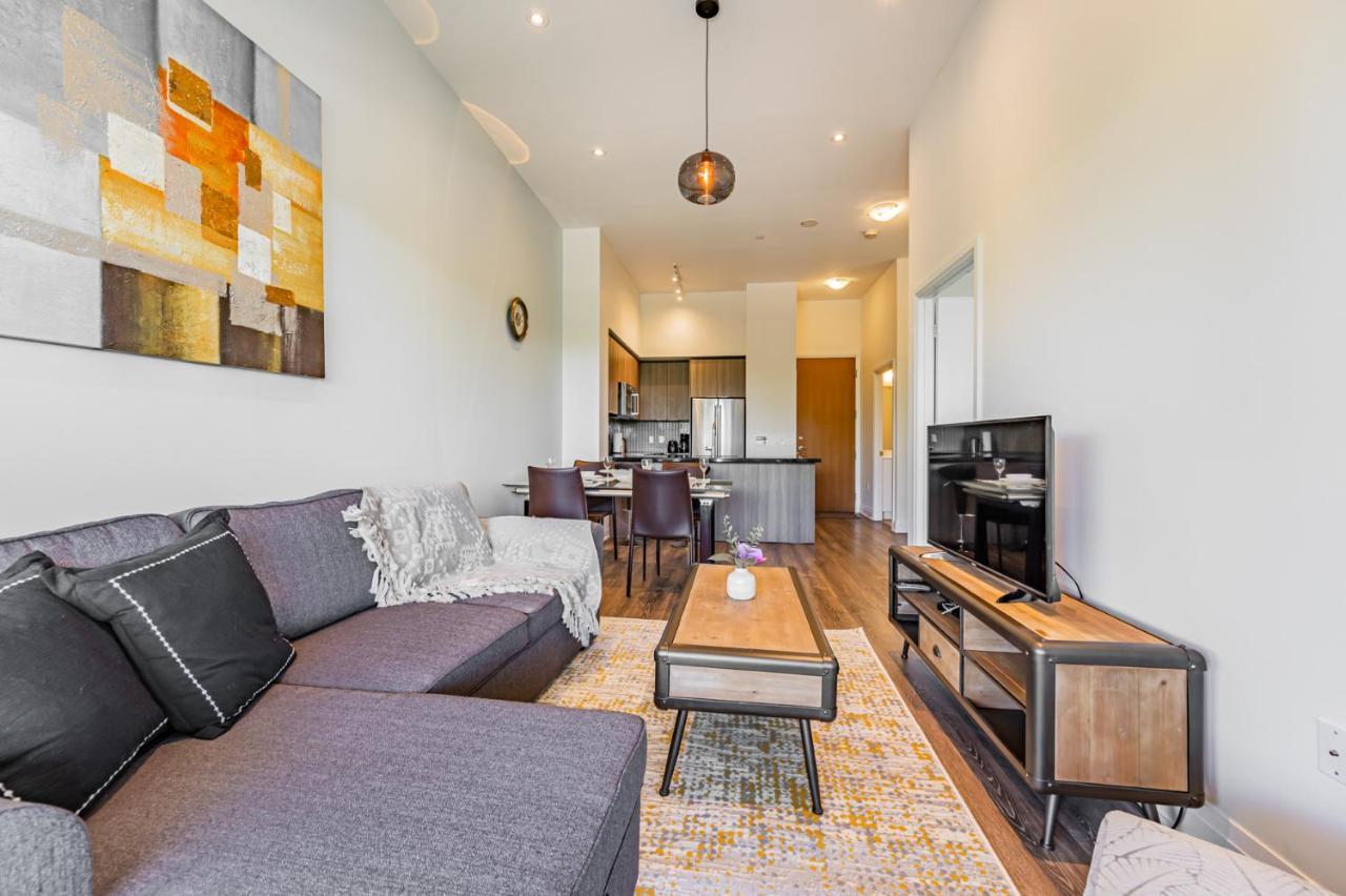 Condo In Parklawn & Lake Shore With Free Parking Close To Airport Toronto Bagian luar foto