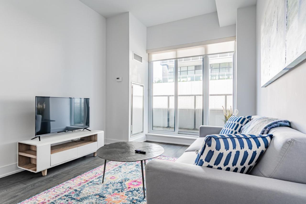 Condo In Parklawn & Lake Shore With Free Parking Close To Airport Toronto Bagian luar foto
