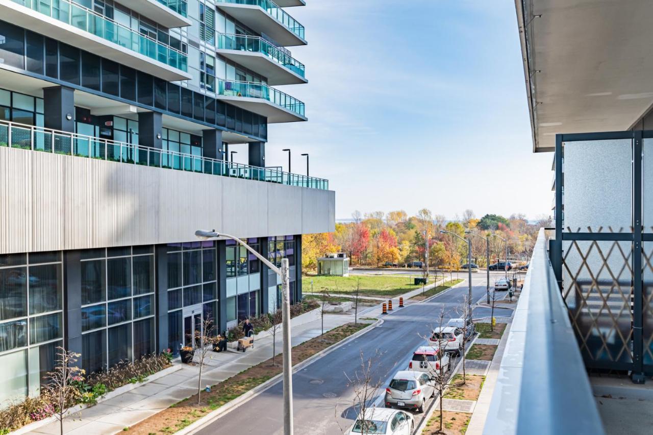 Condo In Parklawn & Lake Shore With Free Parking Close To Airport Toronto Bagian luar foto