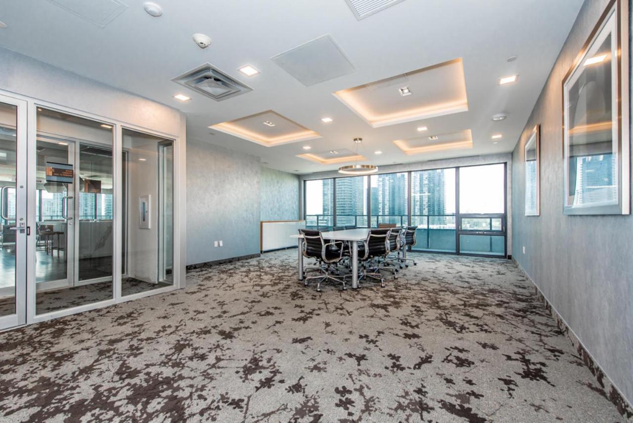 Condo In Parklawn & Lake Shore With Free Parking Close To Airport Toronto Bagian luar foto