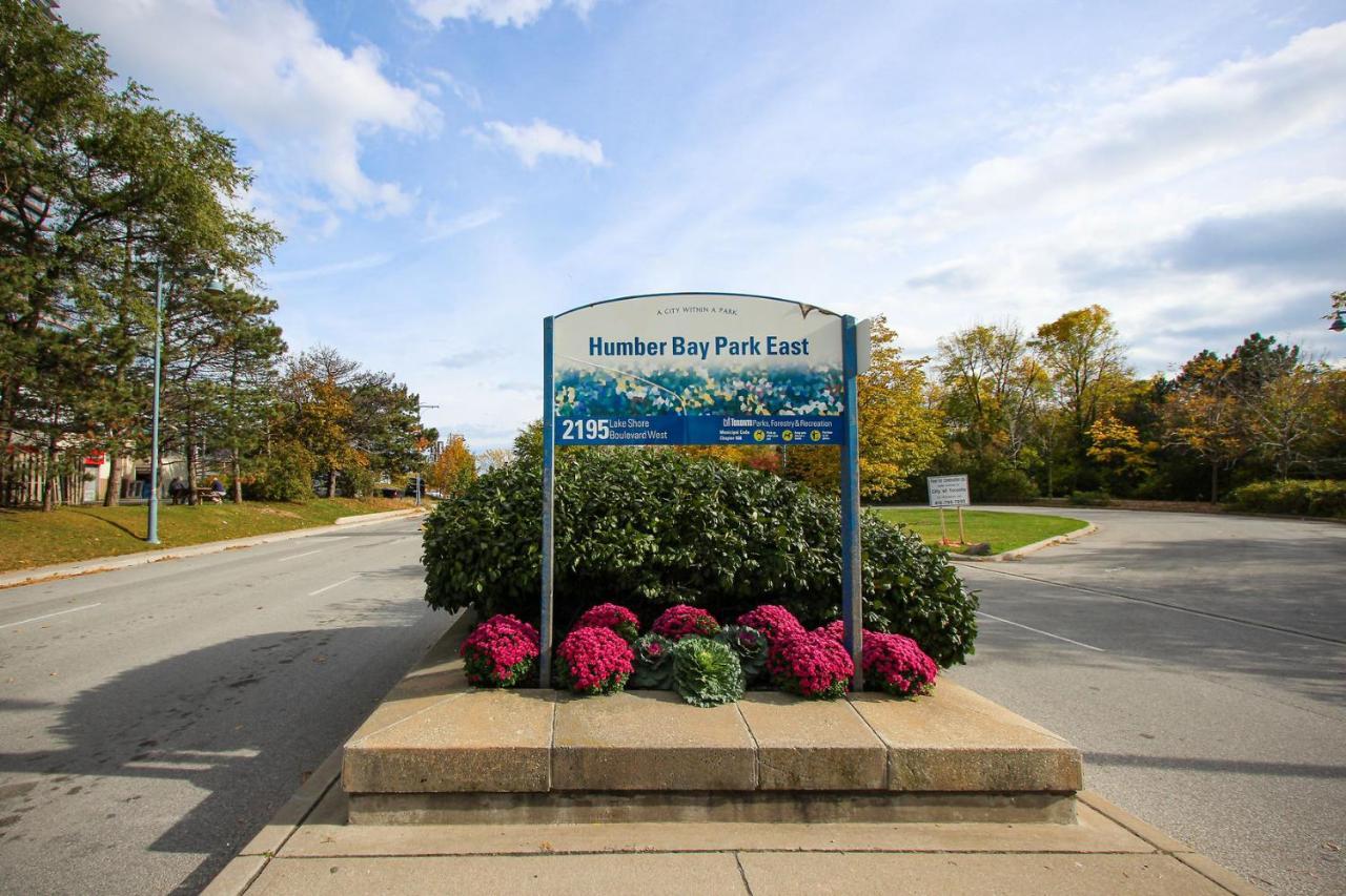 Condo In Parklawn & Lake Shore With Free Parking Close To Airport Toronto Bagian luar foto