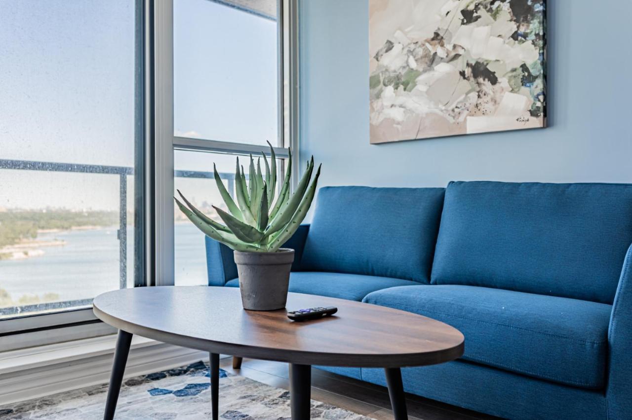 Condo In Parklawn & Lake Shore With Free Parking Close To Airport Toronto Bagian luar foto