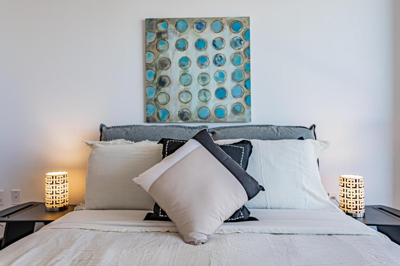 Condo In Parklawn & Lake Shore With Free Parking Close To Airport Toronto Bagian luar foto