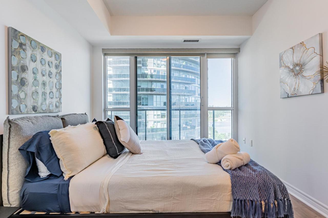 Condo In Parklawn & Lake Shore With Free Parking Close To Airport Toronto Bagian luar foto