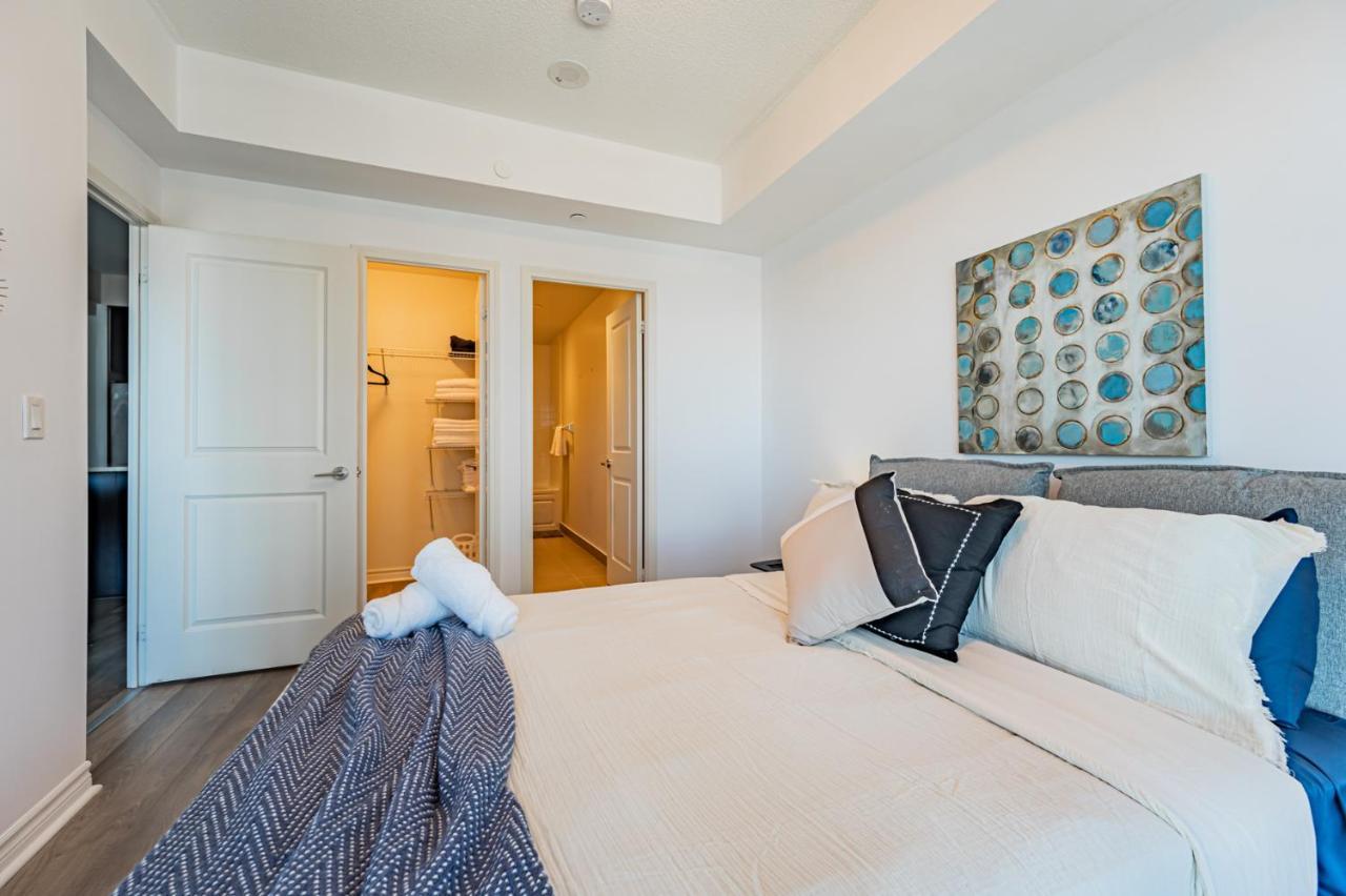 Condo In Parklawn & Lake Shore With Free Parking Close To Airport Toronto Bagian luar foto