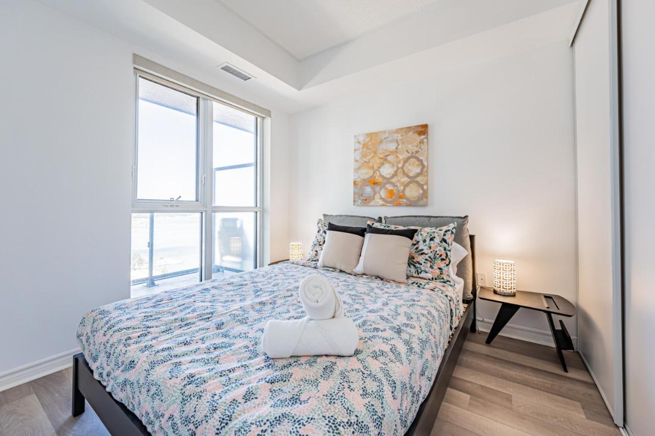 Condo In Parklawn & Lake Shore With Free Parking Close To Airport Toronto Bagian luar foto