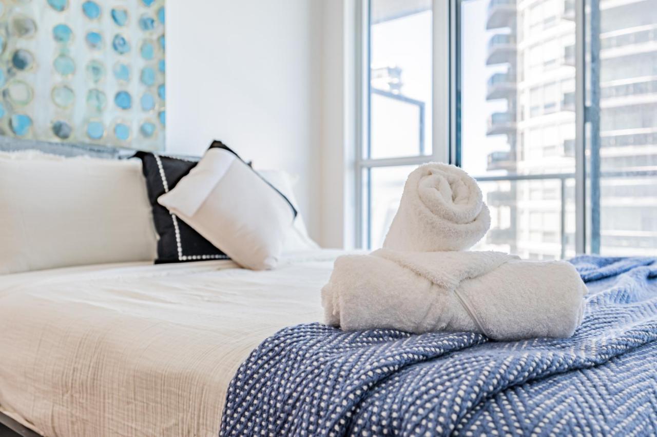 Condo In Parklawn & Lake Shore With Free Parking Close To Airport Toronto Bagian luar foto